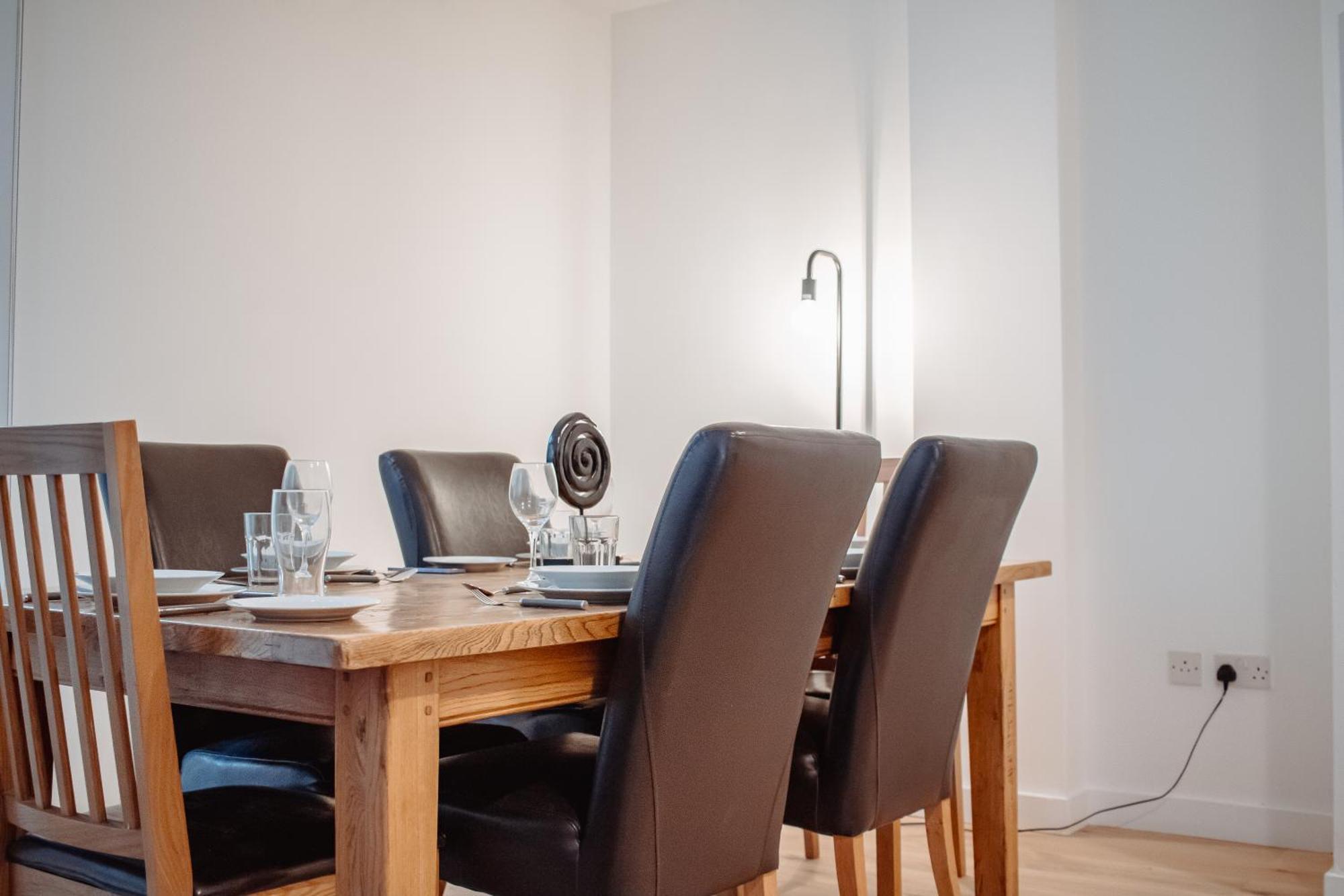 Central & Spacious, Sleeps 8, Perfect For Groups Лидс Экстерьер фото