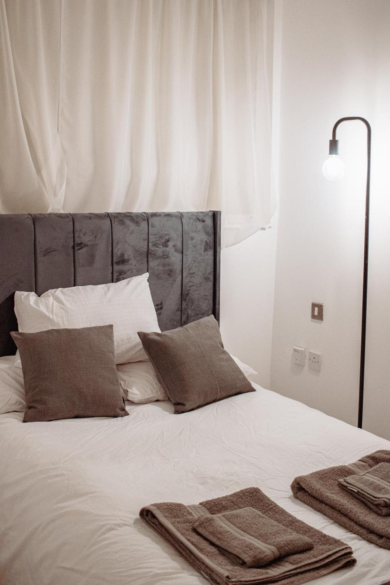 Central & Spacious, Sleeps 8, Perfect For Groups Лидс Экстерьер фото
